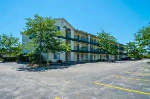 HomeTowne Studios by Red Roof Chicago - Waukegan hotel detail image 2