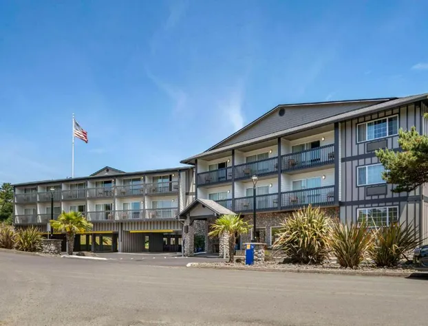 Comfort Inn & Suites Lincoln City hotel detail image 1