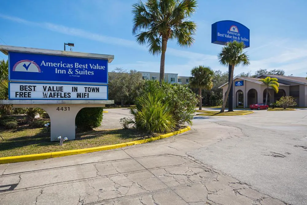 Americas Best Value Inn & Suites Melbourne hotel hero