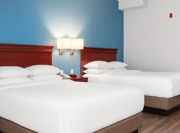 Signature Inn & Suites Hamilton hotel detail image 1