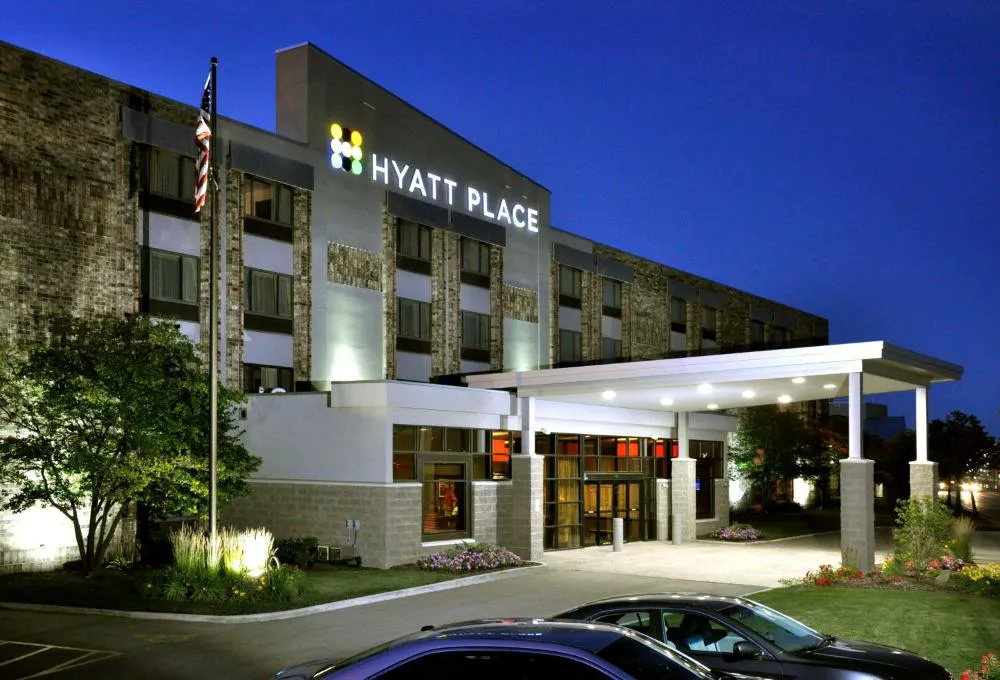 Hyatt Place Milwaukee Airport hotel hero