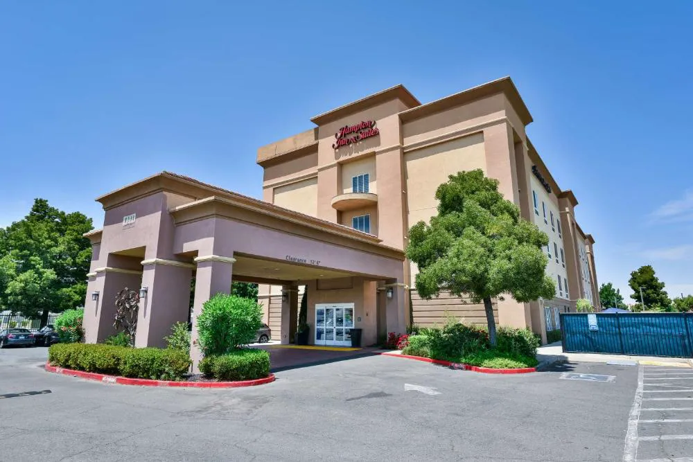 Hampton Inn & Suites Pittsburg, CA hotel hero