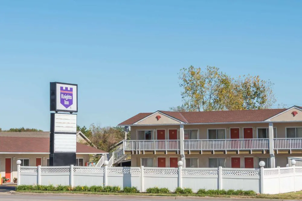 Knights Inn Ottawa hotel hero