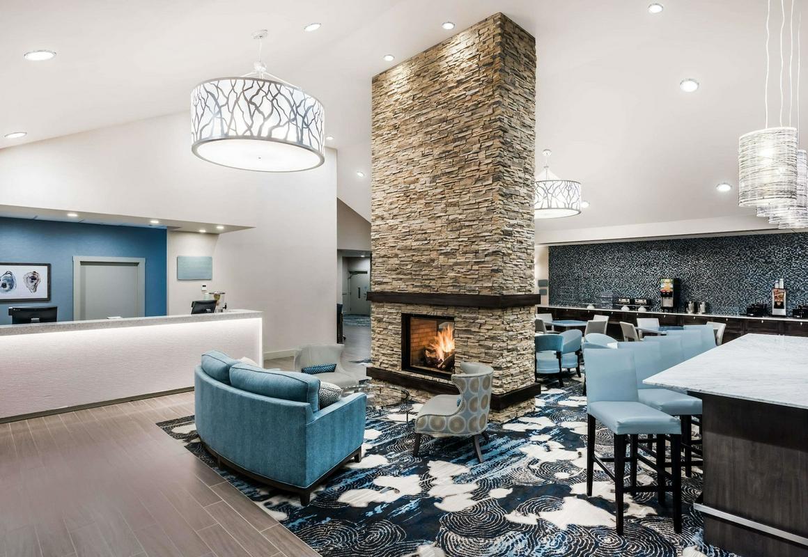 Howard Johnson by Wyndham Middletown Newport Area hotel hero