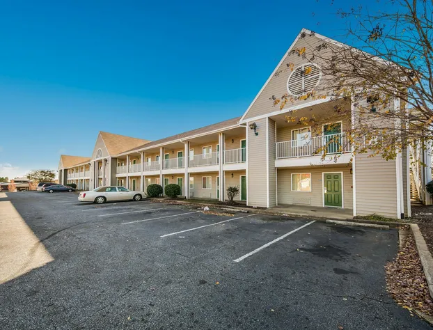 HomeTowne Studios by Red Roof Spartanburg - Asheville Highway hotel detail image 3