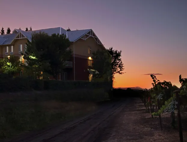 Hilton Garden Inn Sonoma County Airport hotel detail image 3