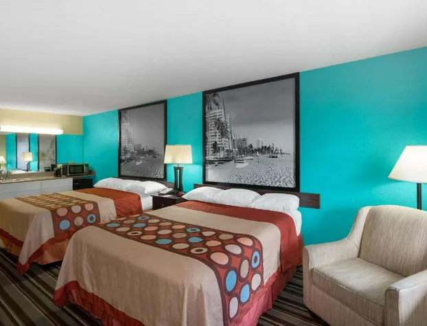 Super 8 by Wyndham Bradenton Sarasota Area hotel detail image 4