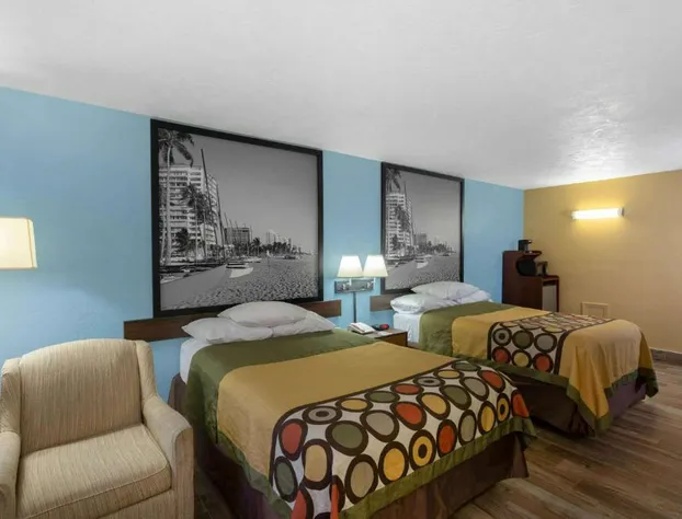 Super 8 by Wyndham Bradenton Sarasota Area hotel detail image 4