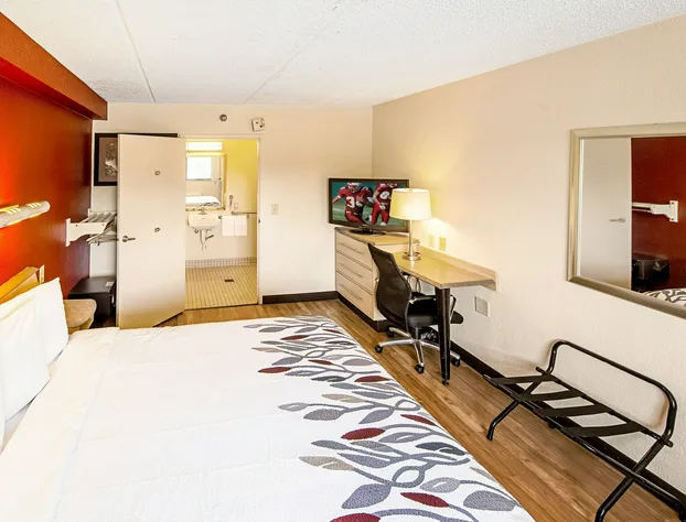 Red Roof Inn Charleston West - Hurricane, WV hotel detail image 4