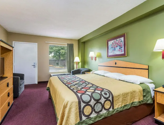 Super 8 by Wyndham Atlanta Northeast GA hotel detail image 3