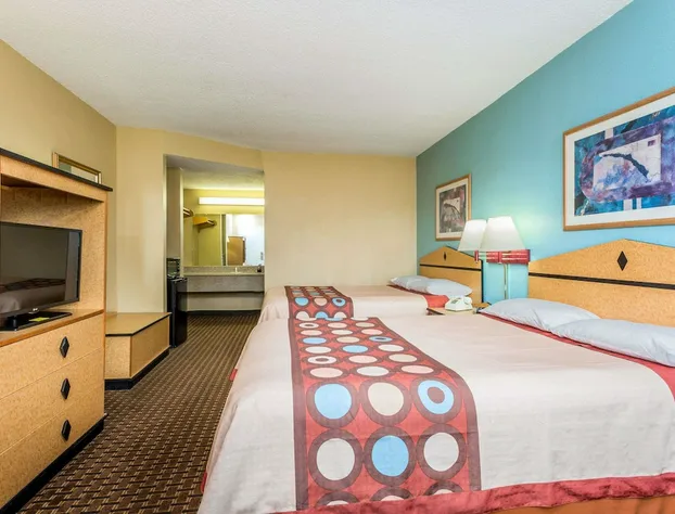 Super 8 by Wyndham Atlanta Northeast GA hotel detail image 4