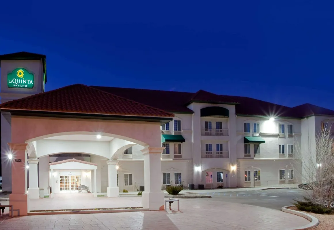 La Quinta Inn & Suites by Wyndham Ruidoso Downs hotel hero