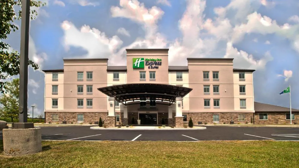 Holiday Inn Express & Suites Evansville North by IHG hotel hero