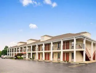 Super 8 by Wyndham Garner/Clayton/Raleigh hotel detail image 1