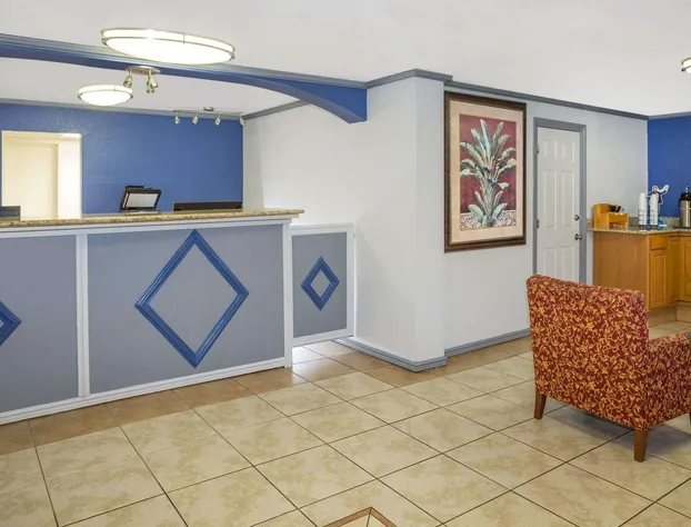 Travelodge by Wyndham Fort Myers North hotel detail image 3