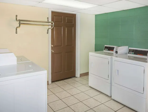 Travelodge by Wyndham Fort Myers North hotel detail image 4