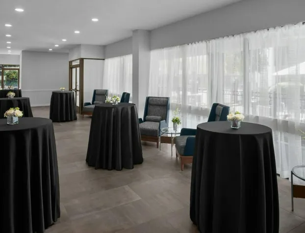 Courtyard San Jose Airport hotel detail image 3