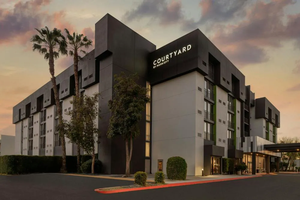 Courtyard San Jose Airport hotel hero