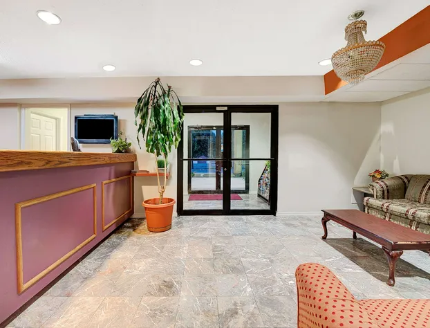 Super 8 by Wyndham Dallas South hotel detail image 1