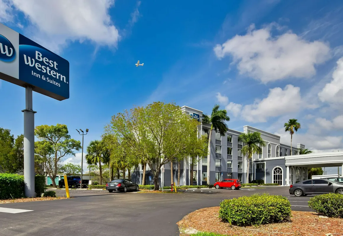 Best Western Fort Myers Inn & Suites hotel hero
