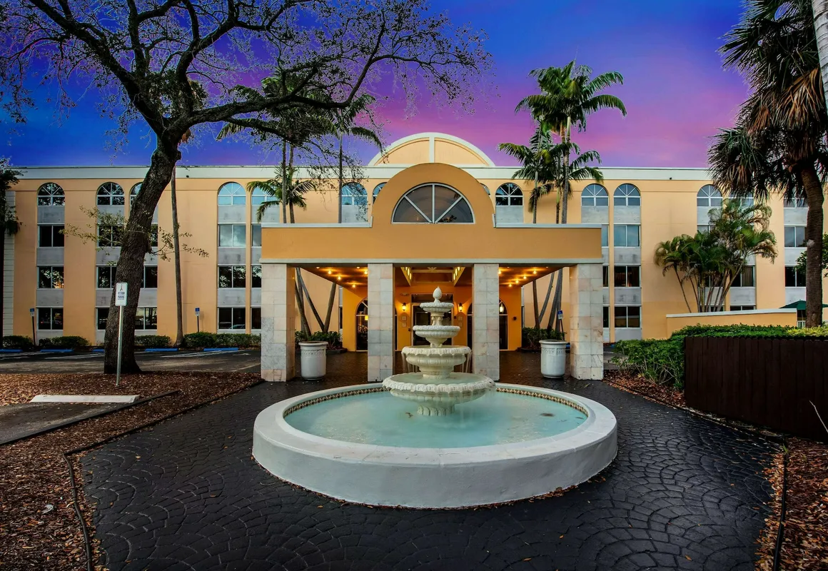 La Quinta Inn & Suites by Wyndham Fort Lauderdale Tamarac hotel hero