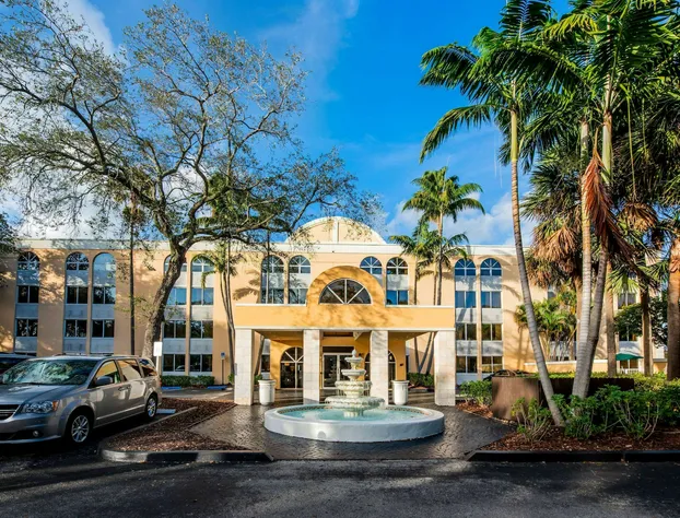 La Quinta Inn & Suites by Wyndham Fort Lauderdale Tamarac hotel detail image 1