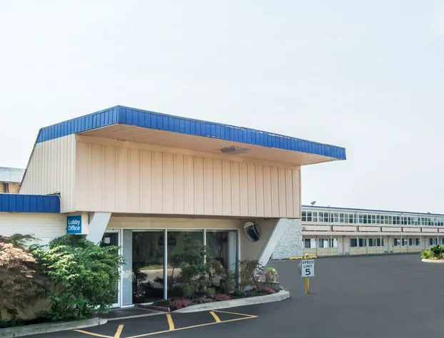 Days Inn by Wyndham Hicksville Long Island hotel detail image 1