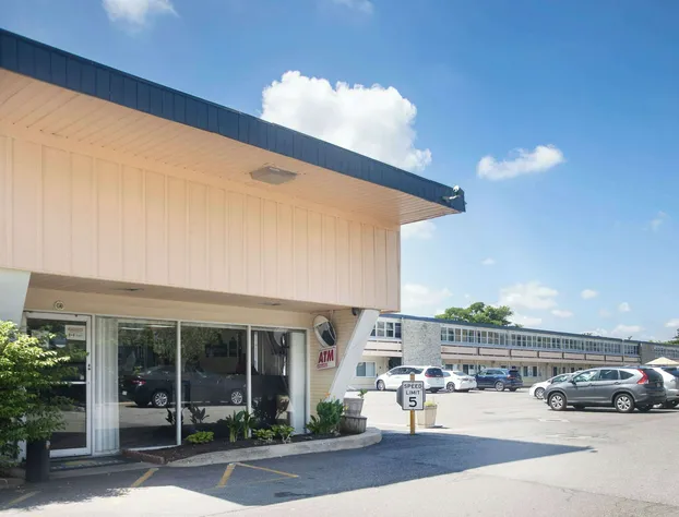 Days Inn by Wyndham Hicksville Long Island hotel detail image 2