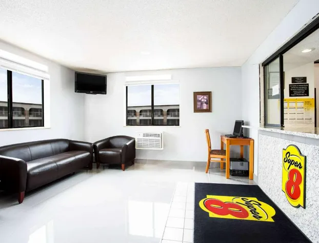 Super 8 by Wyndham Chester/Richmond Area hotel detail image 3