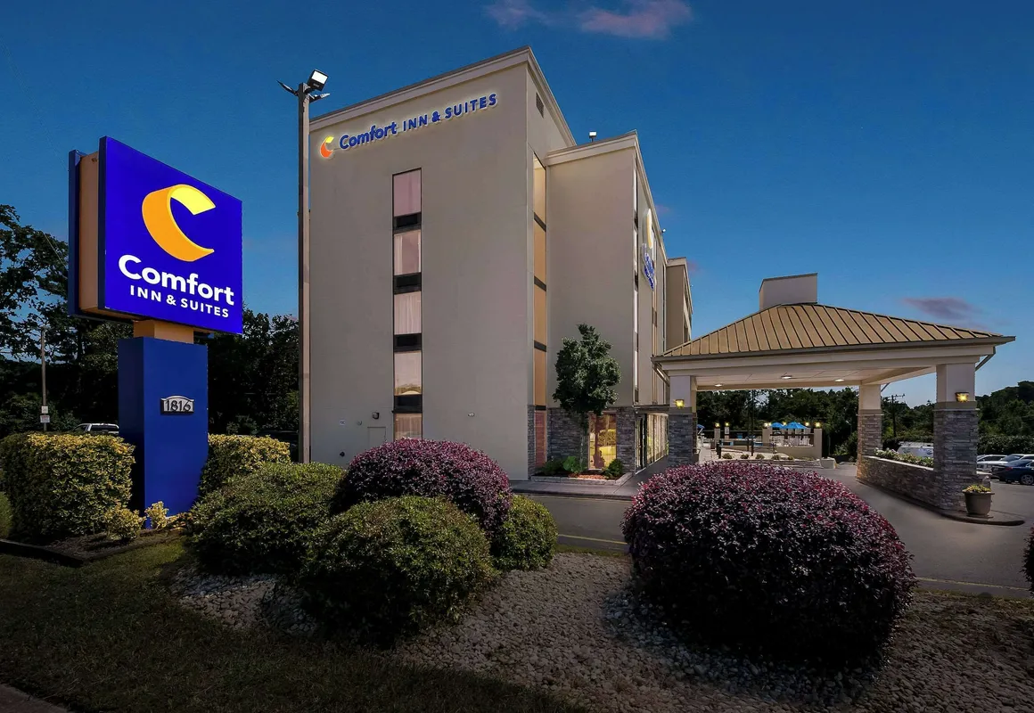 Comfort Inn & Suites Durham near Duke University hotel hero