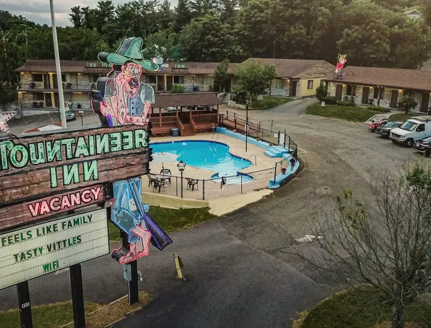 The Mountaineer Inn hotel detail image 1