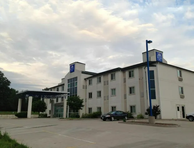 Baymont by Wyndham Kingdom City hotel detail image 2