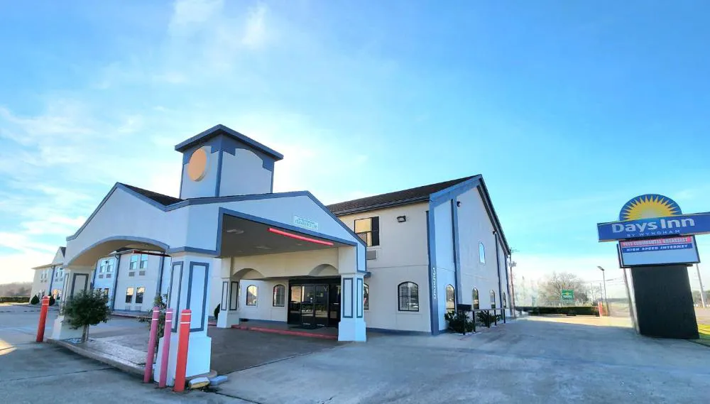 Days Inn by Wyndham Rosenberg hotel hero