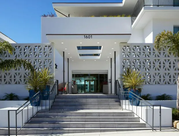 Courtyard by Marriott Santa Barbara Downtown hotel detail image 1