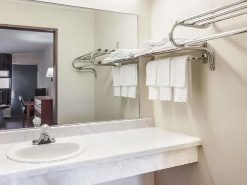 Days Inn by Wyndham Seymour hotel detail image 2