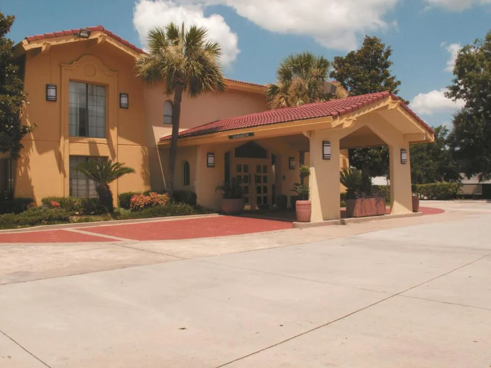 Quality Inn & Suites North Charleston - Ashley Phosphate hotel hero
