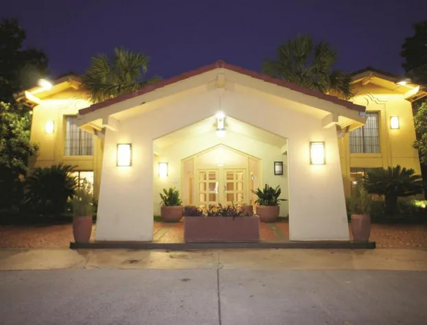 Quality Inn & Suites North Charleston - Ashley Phosphate hotel detail image 2