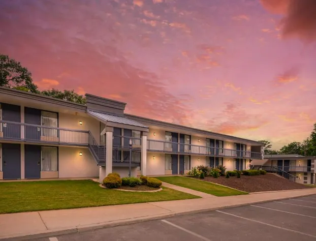 Clarion Pointe Morrow - Atlanta South hotel detail image 3