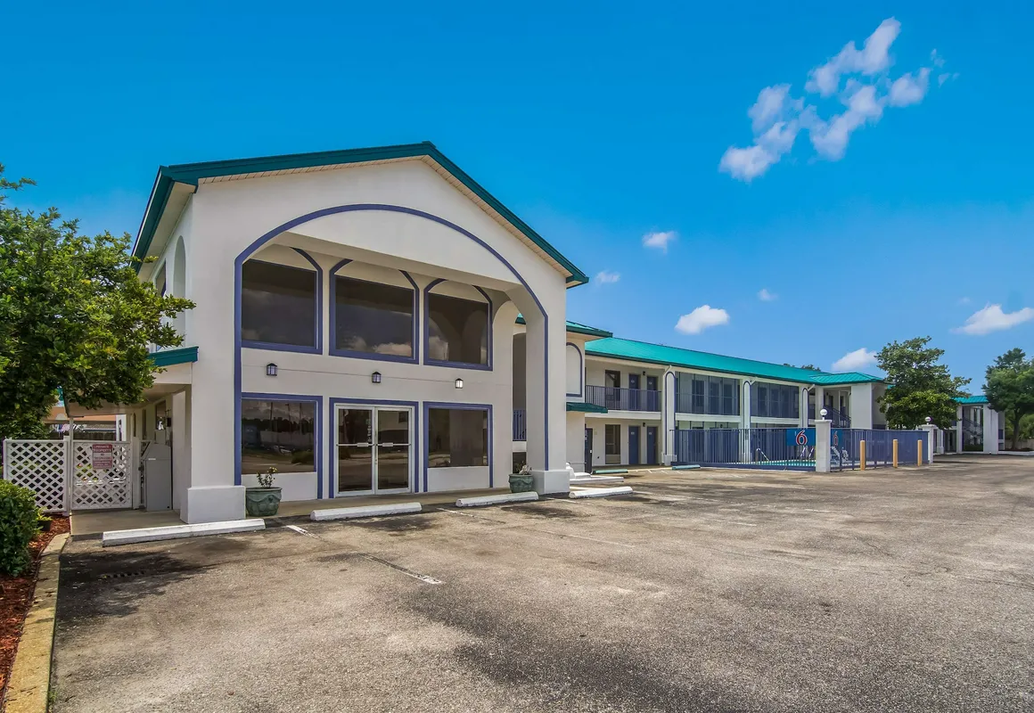 Motel 6 Pensacola, FL - NAS hotel hero