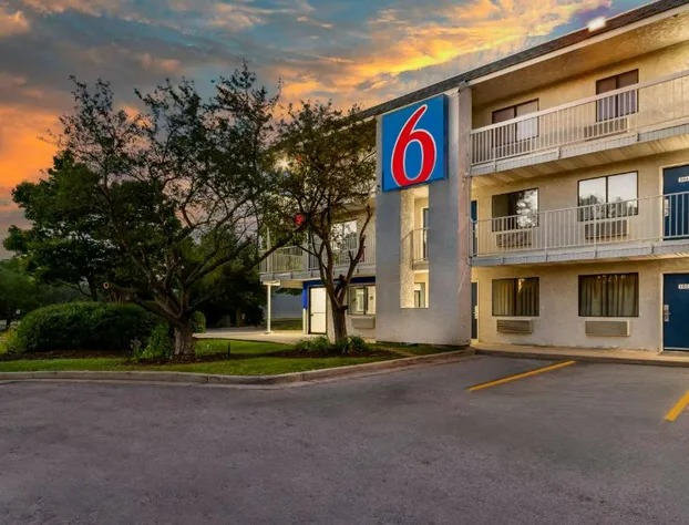 Motel 6 Rolling Meadows, IL - Chicago Northwest hotel detail image 2