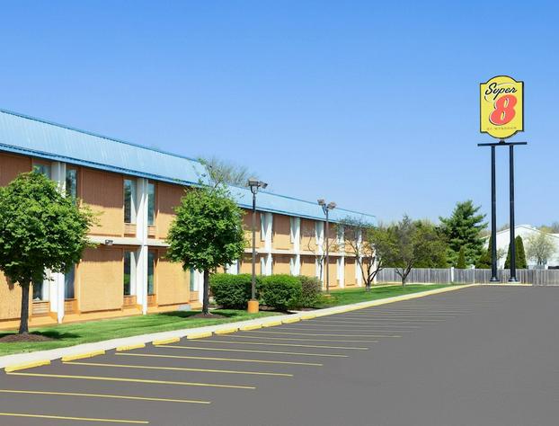 Super 8 by Wyndham Columbus hotel detail image 2