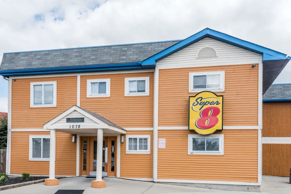Super 8 by Wyndham Columbus hotel hero