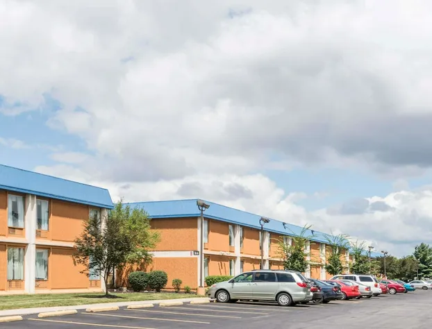 Super 8 by Wyndham Columbus hotel detail image 2