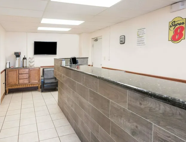 Super 8 by Wyndham Columbus hotel detail image 3