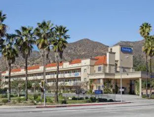 Travelodge by Wyndham Sylmar CA hotel hero