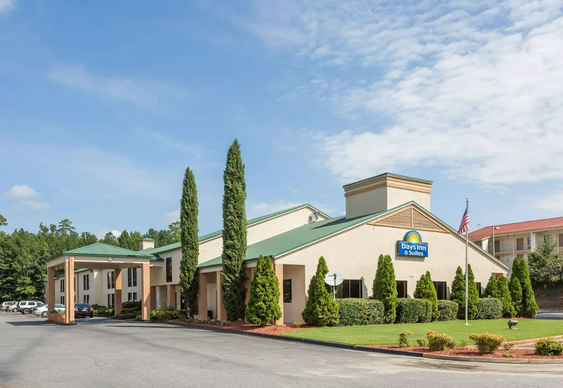 Days Inn & Suites by Wyndham Peachtree Corners/Norcross hotel hero