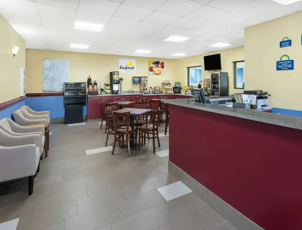 Days Inn & Suites by Wyndham Peachtree Corners/Norcross hotel detail image 2