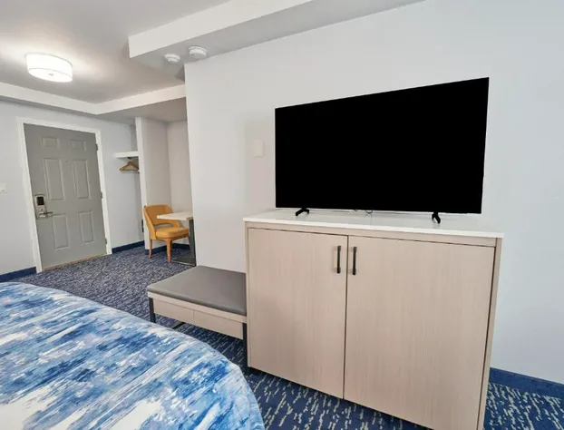 All Seasons Inn and Suites hotel detail image 1