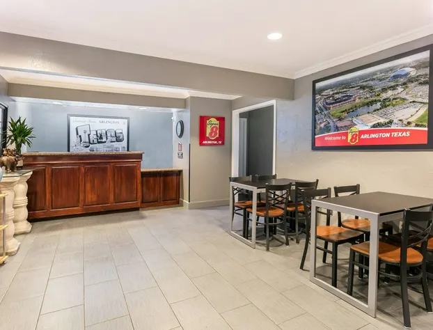 Super 8 by Wyndham Arlington Near AT&T Stadium hotel detail image 2