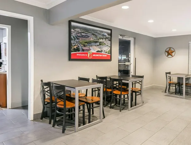 Super 8 by Wyndham Arlington Near AT&T Stadium hotel detail image 3